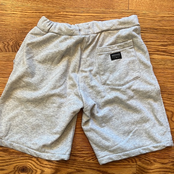 Quicksilver sweat shorts size boys large - Picture 3 of 3